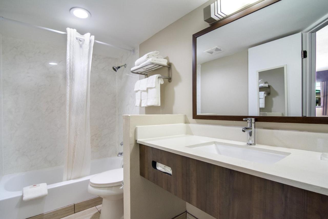 The Townhouse Inn Highpoint Esterno foto