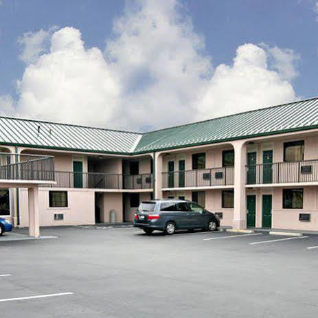 The Townhouse Inn Highpoint Esterno foto